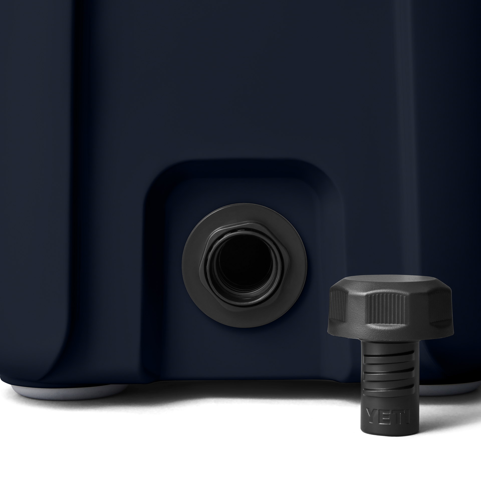 Oracle Red Bull Racing Roadie® 15 Hard Cooler - Image 8